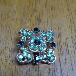 Vintage Small 1" green brooch